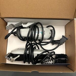 Wahl Professional Clippers in Black and Silver